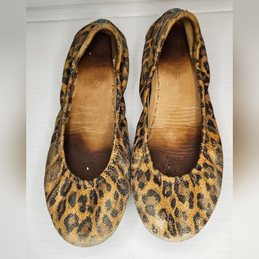 Tieks Leopard Print Flats – Women’s Size 6 - Picture 2 of 9